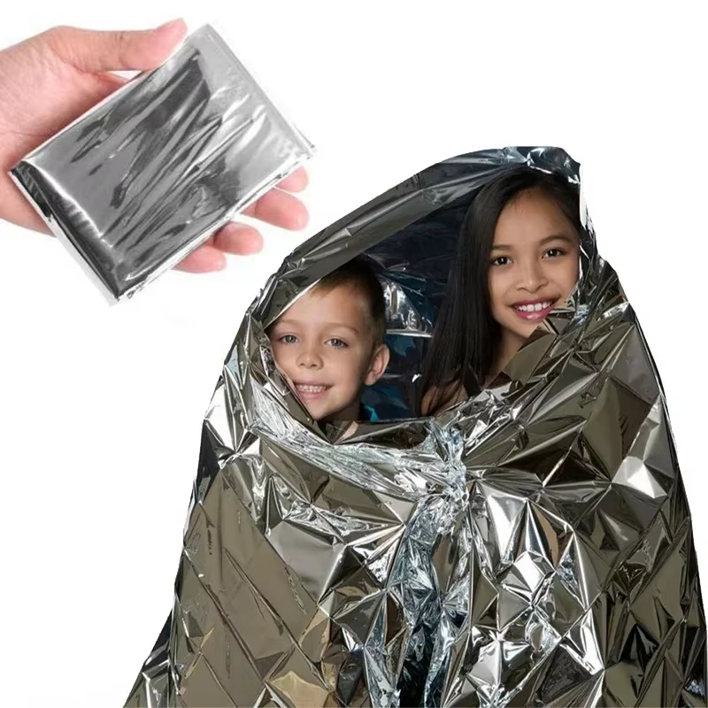 بطانية طوارئ مقاومة للماء في ا - مراجعة Survival Blanket Reflective وسعره